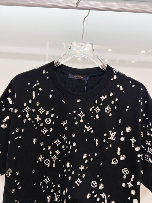 ルイヴィトン 全面モノグラムグラフィティラインストーンレターロゴ半袖Tシャツ