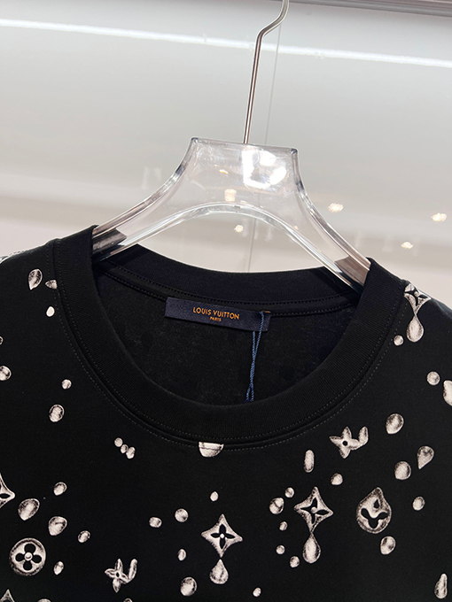 ルイヴィトン 全面モノグラムグラフィティラインストーンレターロゴ半袖Tシャツ