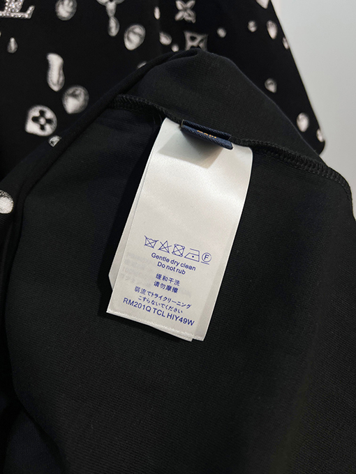 ルイヴィトン 全面モノグラムグラフィティラインストーンレターロゴ半袖Tシャツ