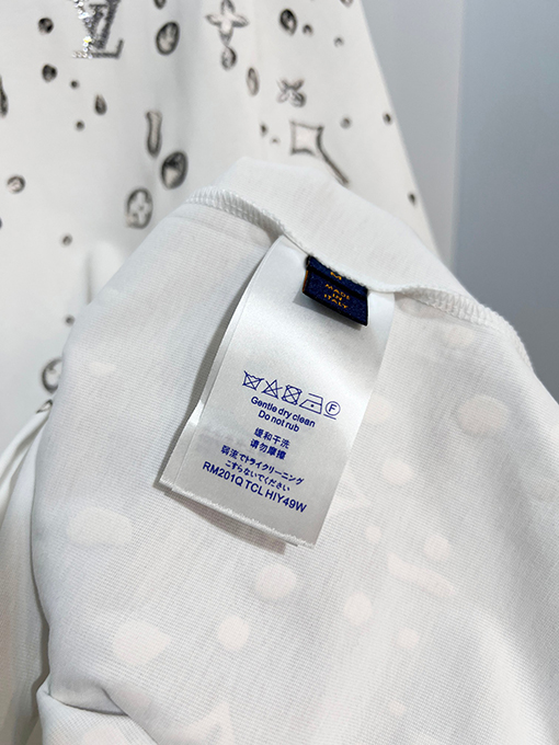 ルイヴィトン 全面モノグラムグラフィティラインストーンレターロゴ半袖Tシャツ