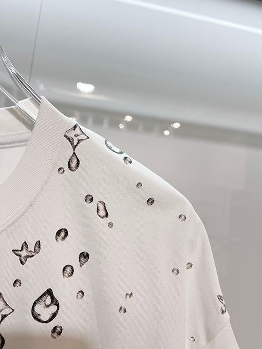 ルイヴィトン 全面モノグラムグラフィティラインストーンレターロゴ半袖Tシャツ