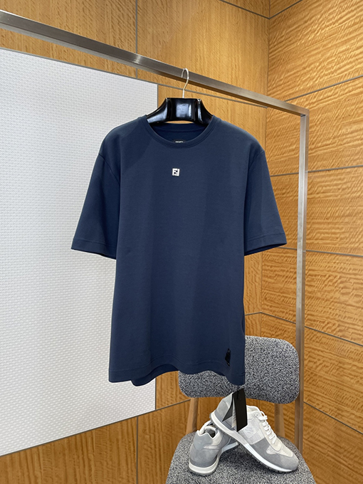 フェンディ メタルロゴ ミニマリスト 半袖Tシャツ