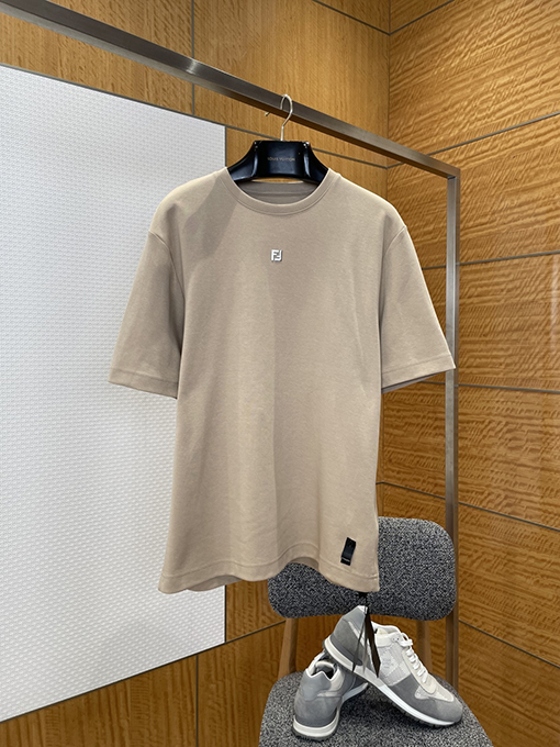 フェンディ メタルロゴ ミニマリスト 半袖Tシャツ