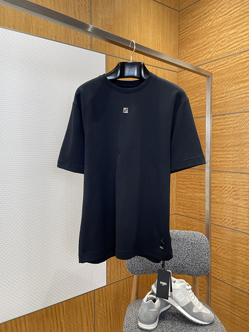 フェンディ メタルロゴ ミニマリスト 半袖Tシャツ
