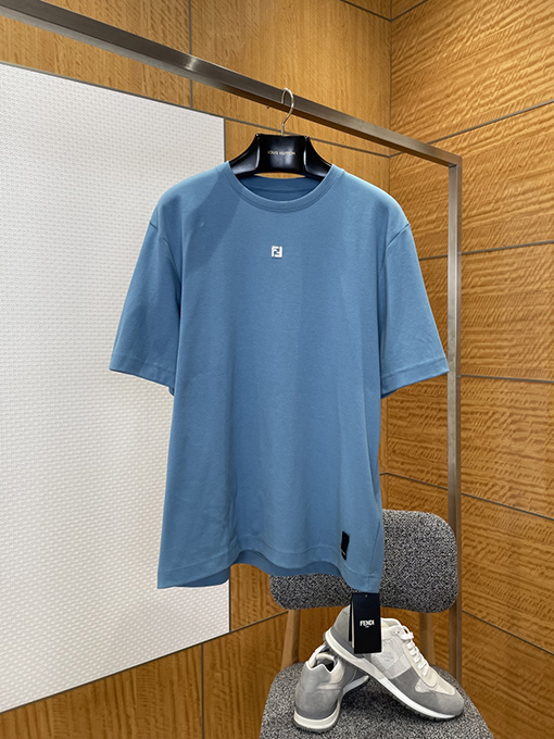 フェンディ メタルロゴ ミニマリスト 半袖Tシャツ