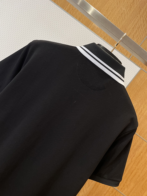 ヴァレンティノ カラーブロックのストライプ柄の襟付き刺繍入りの半袖ポロシャツ