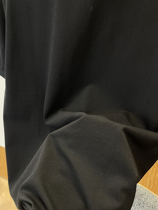 ヴァレンティノ カラーブロックのストライプ柄の襟付き刺繍入りの半袖ポロシャツ