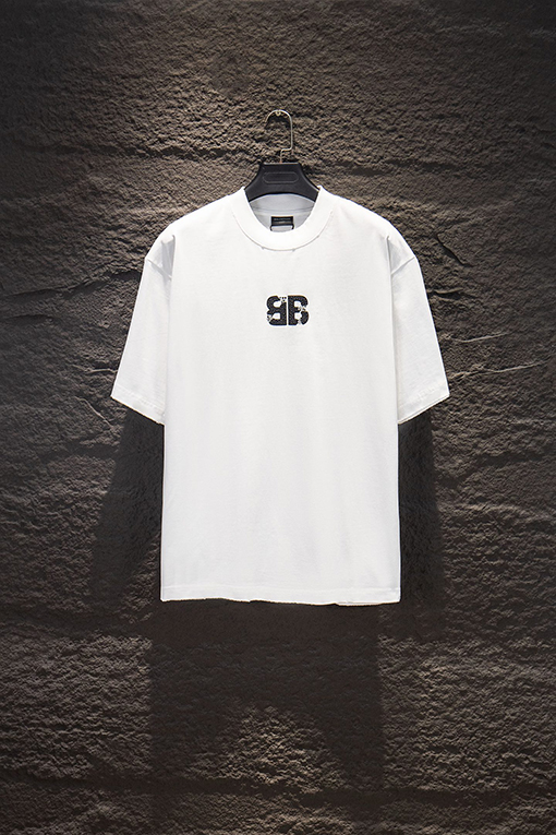 バレンシアガ Balenciaga クラシックなダメージと破れをした半袖Tシャツ