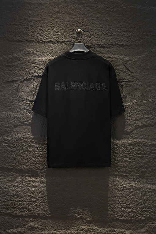 バレンシアガ Balenciaga クラシックなダメージと破れをした半袖Tシャツ