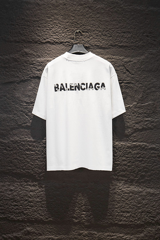 バレンシアガ Balenciaga クラシックなダメージと破れをした半袖Tシャツ