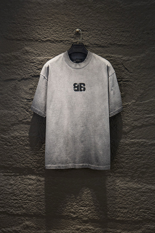 バレンシアガ Balenciaga クラシックなダメージと破れをした半袖Tシャツ
