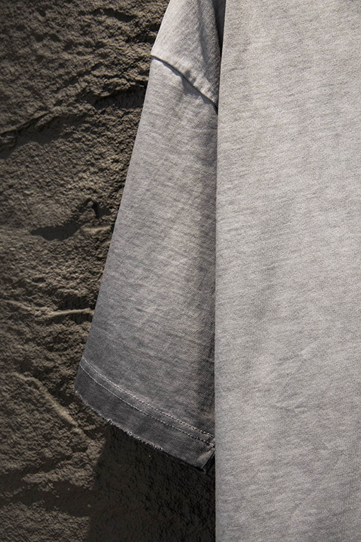 バレンシアガ Balenciaga クラシックなダメージと破れをした半袖Tシャツ