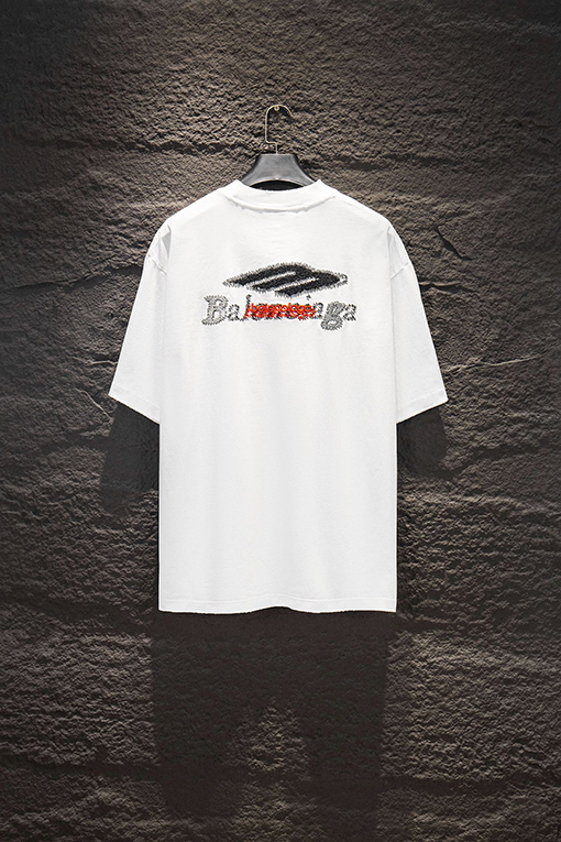 バレンシアガ Balenciaga ヘビーデューティーなダメージと破れをした中空の刺繍の半袖Tシャツ