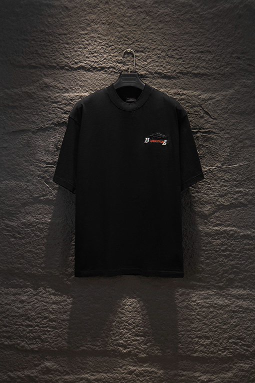 バレンシアガ Balenciaga ヘビーデューティーなダメージと破れをした中空の刺繍の半袖Tシャツ