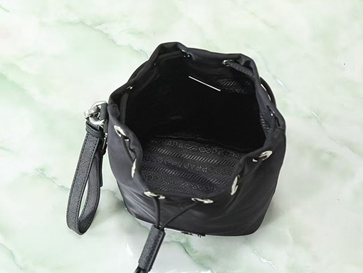 プラダスーパーコピー ナイロンバケットショルダーバッグ