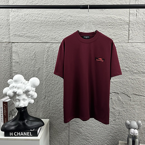 バレンシアガ Balenciaga クラシックなシリコンフロックの半袖Tシャツ