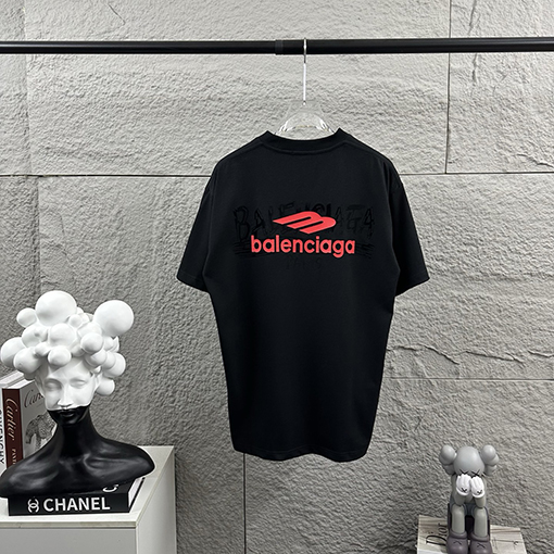バレンシアガ Balenciaga クラシックなシリコンフロックの半袖Tシャツ