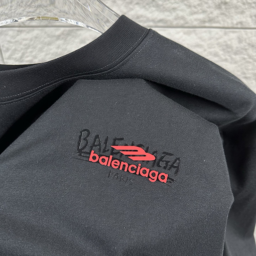 バレンシアガ Balenciaga クラシックなシリコンフロックの半袖Tシャツ