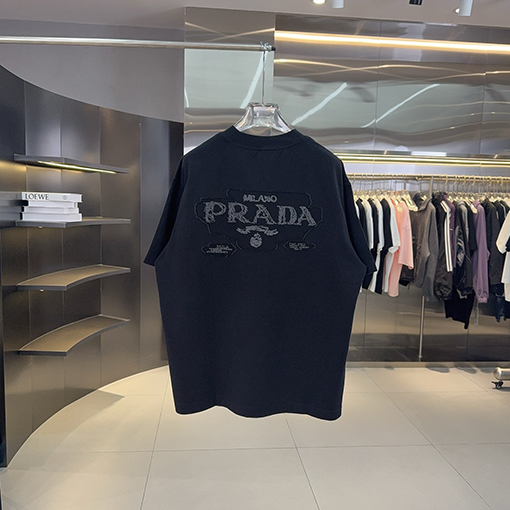プラダ PRADAトライアングルロゴハンドカット中空の刺繍シリーズ半袖Tシャツ