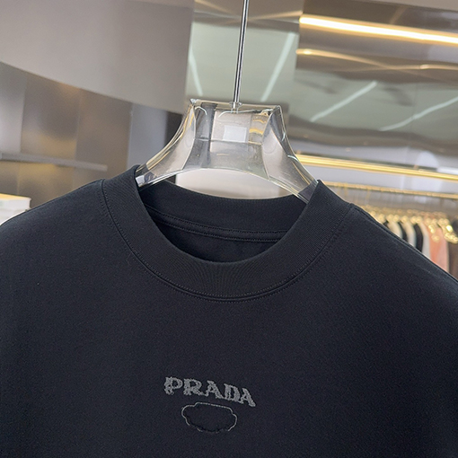 プラダ PRADAトライアングルロゴハンドカット中空の刺繍シリーズ半袖Tシャツ