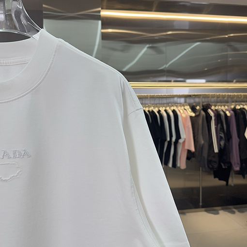 プラダ PRADAトライアングルロゴハンドカット中空の刺繍シリーズ半袖Tシャツ