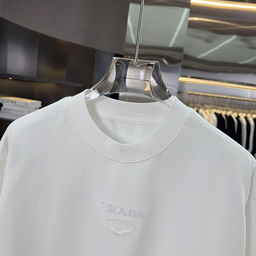 プラダ PRADAトライアングルロゴハンドカット中空の刺繍シリーズ半袖Tシャツ