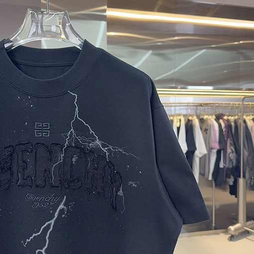 ジバンシイコピー Givenchy 新プリント刺繍ハンドカットシリーズ半袖Tシャツ