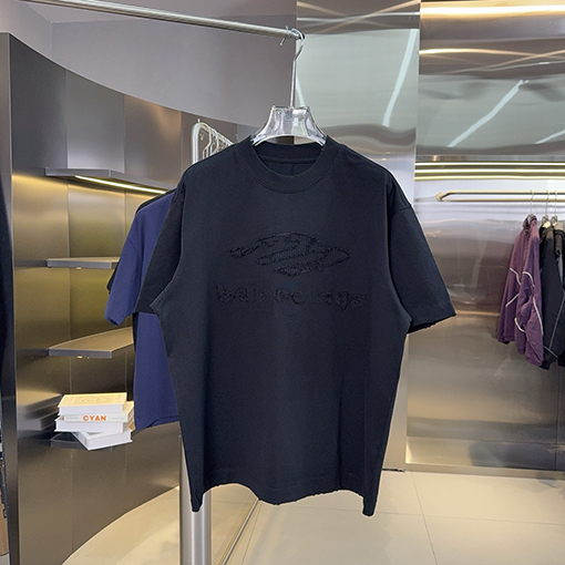 バレンシアガ Balenciaga カットアウトとウォッシュのディテールがされた刺繍パッチワーク半袖Tシャツ