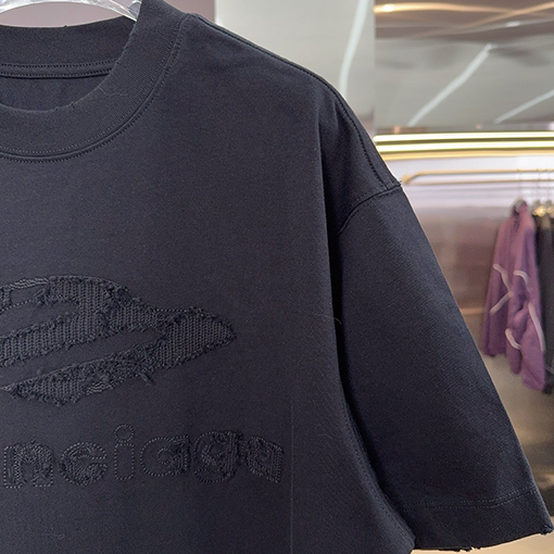 バレンシアガ Balenciaga カットアウトとウォッシュのディテールがされた刺繍パッチワーク半袖Tシャツ