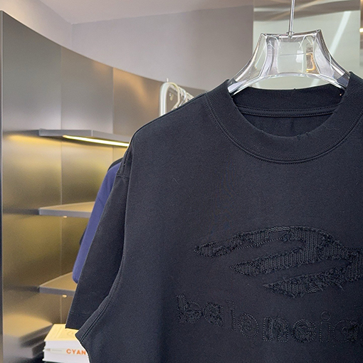 バレンシアガ Balenciaga カットアウトとウォッシュのディテールがされた刺繍パッチワーク半袖Tシャツ