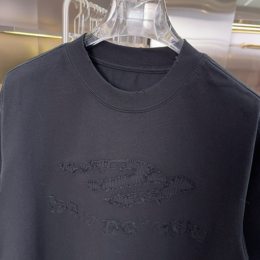 バレンシアガ Balenciaga カットアウトとウォッシュのディテールがされた刺繍パッチワーク半袖Tシャツ