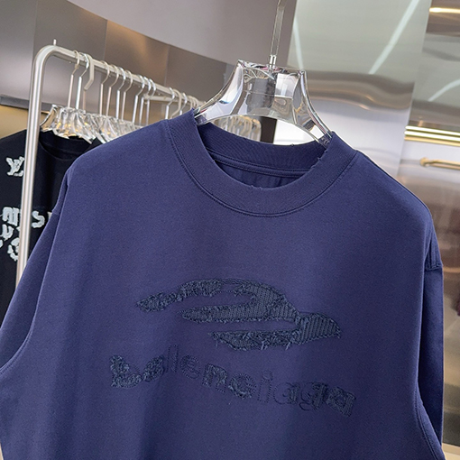 バレンシアガ Balenciaga カットアウトとウォッシュのディテールがされた刺繍パッチワーク半袖Tシャツ