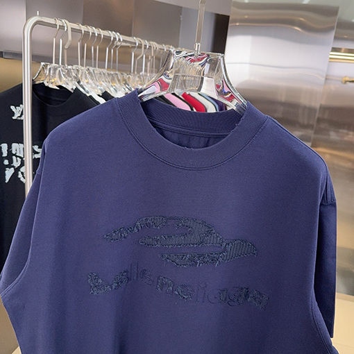 バレンシアガ Balenciaga カットアウトとウォッシュのディテールがされた刺繍パッチワーク半袖Tシャツ