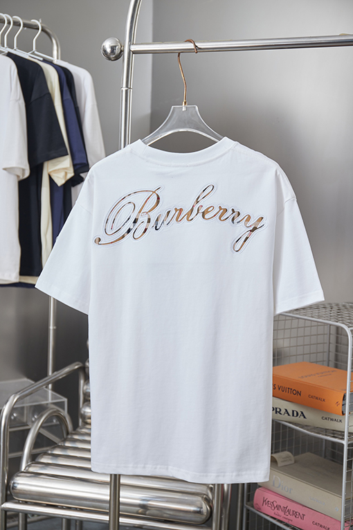 バーバリー チェック柄の筆記体ロゴ半袖Tシャツ