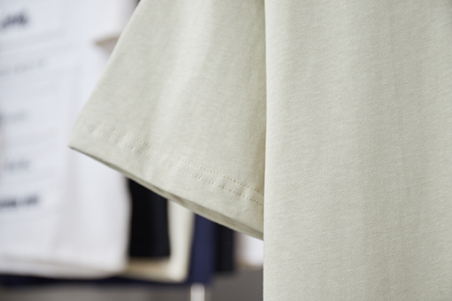 バーバリー チェック柄の筆記体ロゴ半袖Tシャツ