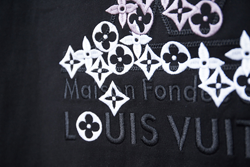 ルイヴィトン カラーブロック刺繍入り LV 半袖Tシャツ