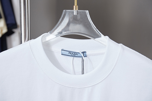 プラダ 新作ポケットプリント半袖Tシャツ