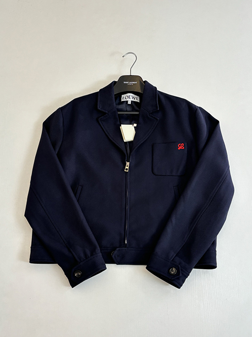 ロエベスーパーコピー 新作スーツカラーデザインの新作ショートジャケット