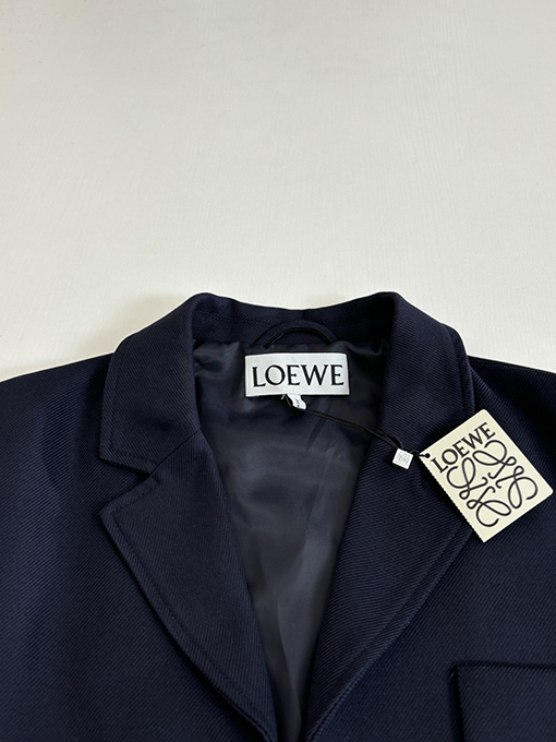 ロエベスーパーコピー 新作スーツカラーデザインの新作ショートジャケット