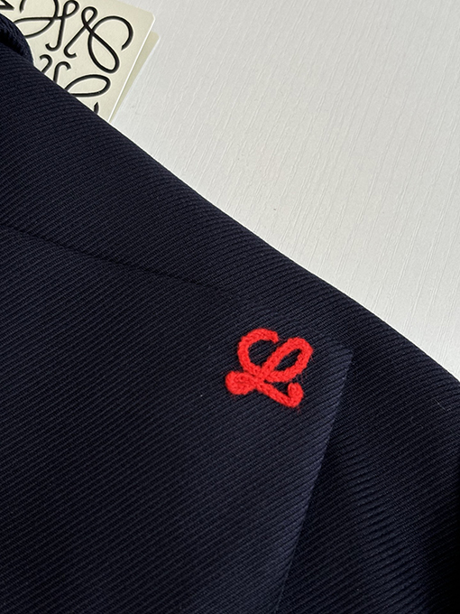 ロエベスーパーコピー 新作スーツカラーデザインの新作ショートジャケット