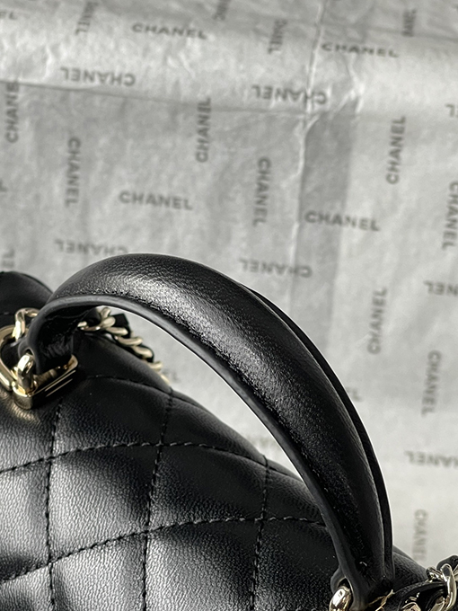 シャネルコピー レディースラムスキンペンダントCFハンドバッグ