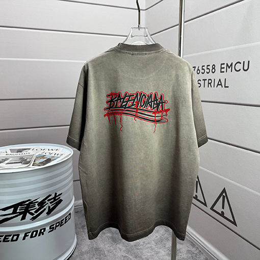 バレンシアガ Balenciaga 洗いざらしのクルーネック半袖Tシャツ