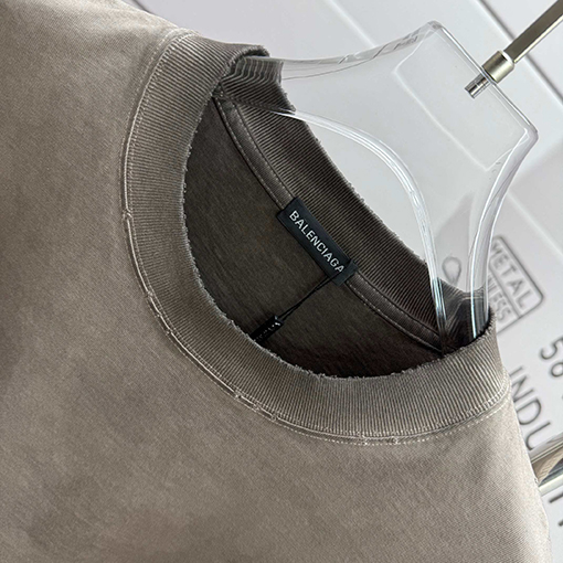バレンシアガ Balenciaga 洗いざらしのクルーネック半袖Tシャツ