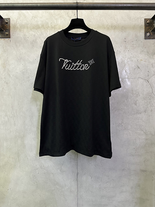 ルイヴィトンブランドスーパーコピー クラシックなチェッカーボードロゴディテールの半袖Tシャツ
