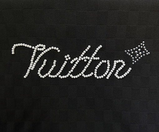 ルイヴィトンブランドスーパーコピー クラシックなチェッカーボードロゴディテールの半袖Tシャツ