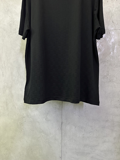 ルイヴィトンブランドスーパーコピー クラシックなチェッカーボードロゴディテールの半袖Tシャツ