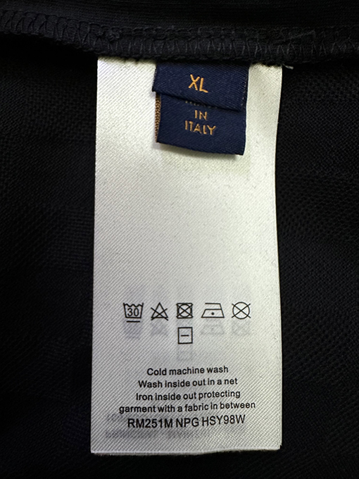 ルイヴィトンブランドスーパーコピー クラシックなチェッカーボードロゴディテールの半袖Tシャツ