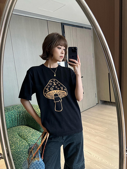 ルイヴィトンコピー スタイリッシュなマッシュルームインレイクルーネック半袖Tシャツ
