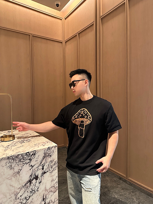 ルイヴィトンコピー スタイリッシュなマッシュルームインレイクルーネック半袖Tシャツ