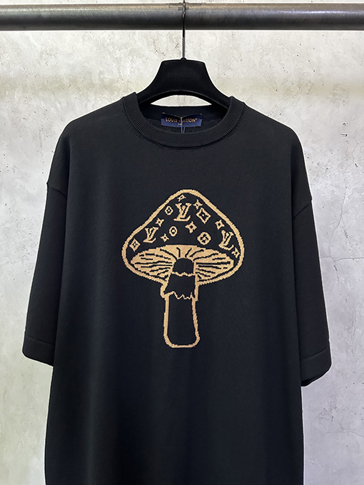 ルイヴィトンコピー スタイリッシュなマッシュルームインレイクルーネック半袖Tシャツ